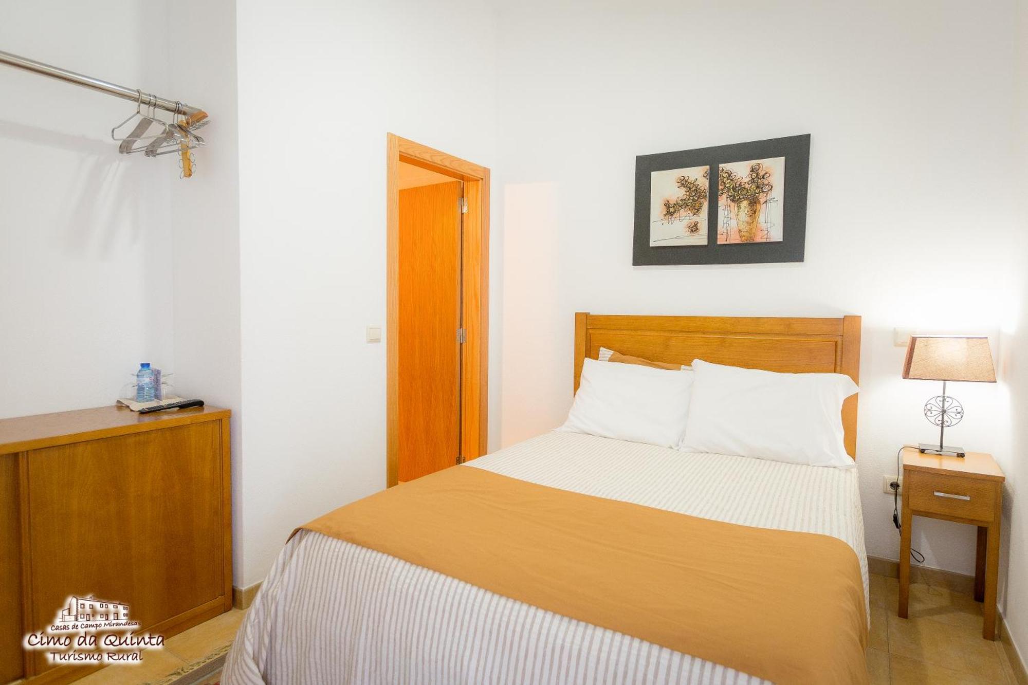Готель Casas Campo Cimo Da Quinta Міранда-ду-Дору Номер фото